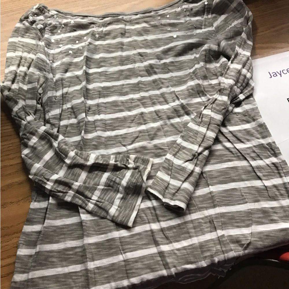 Old Navy 3/4 sleeve thin dressy tee with sequin accents excellent condition
